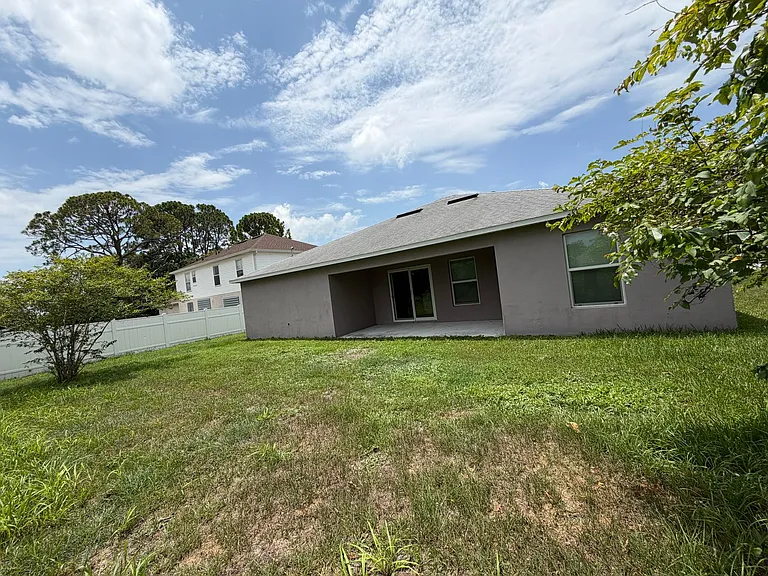 867 Glencove Ave NW — Photo 9