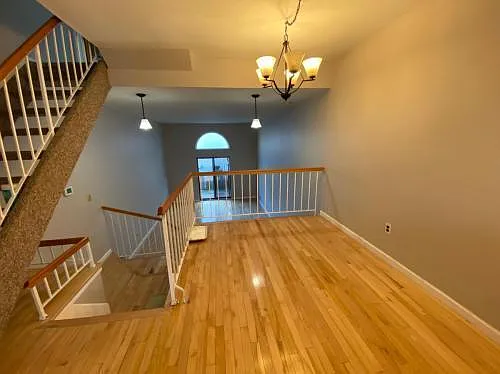 2 bed, 1.5 bath, 1690 sqft, $3,050 — Photo 3