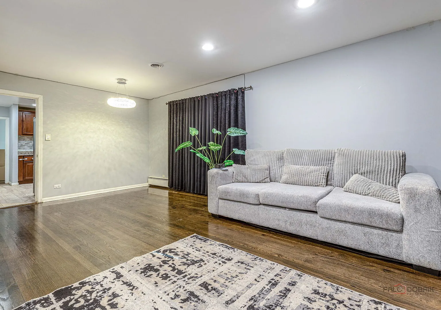 3 bed, 2.5 bath, 2650 sqft, $3,800 — Photo 3