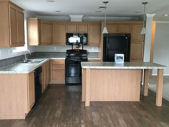 5th image of 109 Spruce Ln