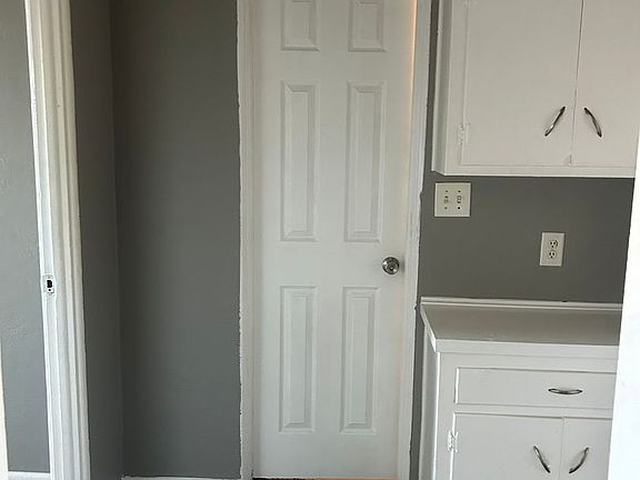 5th image of 1016 Forest Ct APT 17