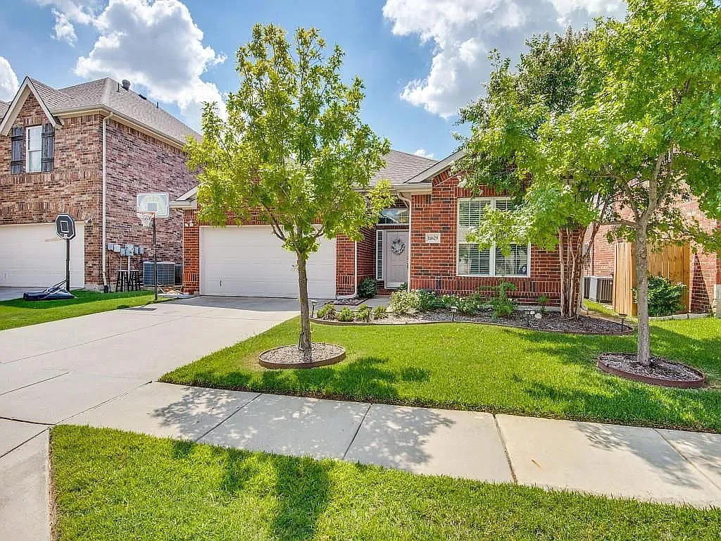 3 bed, 1845 sqft, $2,195 — Photo 2