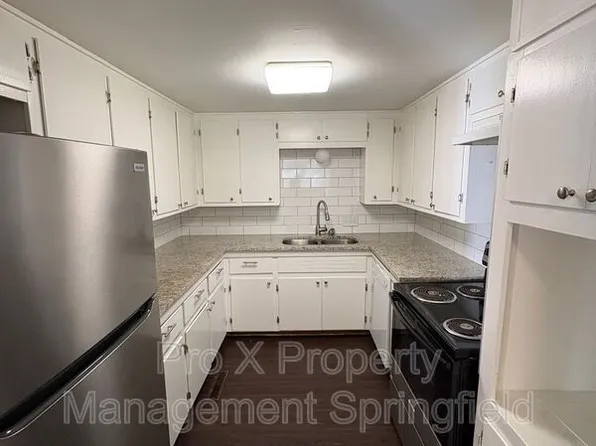 2929 E University St APT 2, Springfield, MO 65804