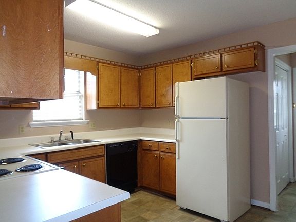 5th image of 6118 Vinnie Dr APT B