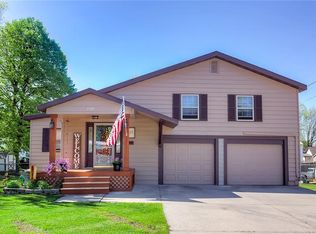 1521 Dewey Ave, Perry, IA 50220