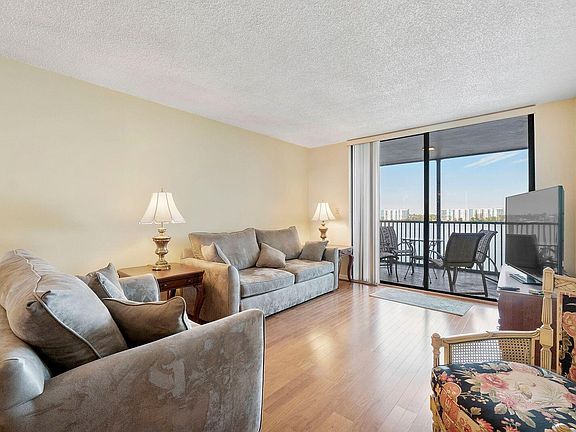 4th image of 116 Lake Emerald Drive #403