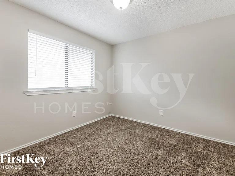 2026 Greenview Dr — Photo 14