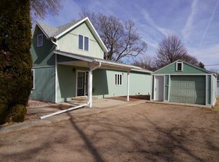 711 Smith Ave, Elwood, NE 68937