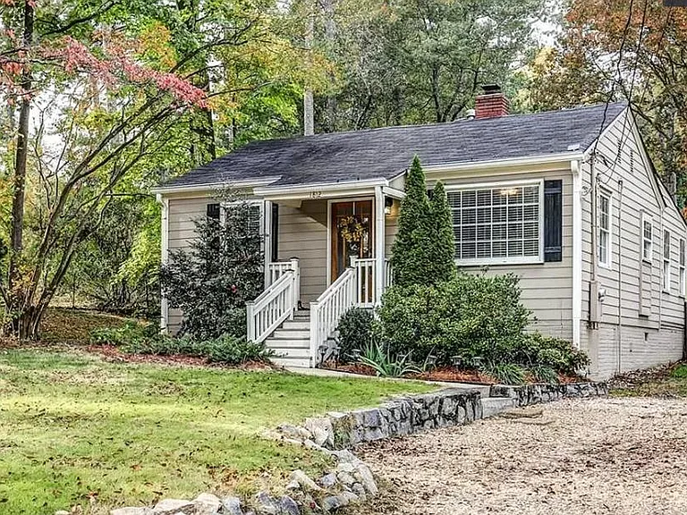 1812 Hickory Rd — Photo 2