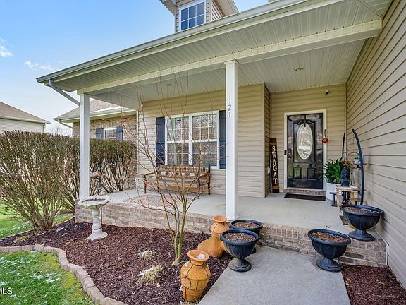 5th image of 121 Springwinds Loop