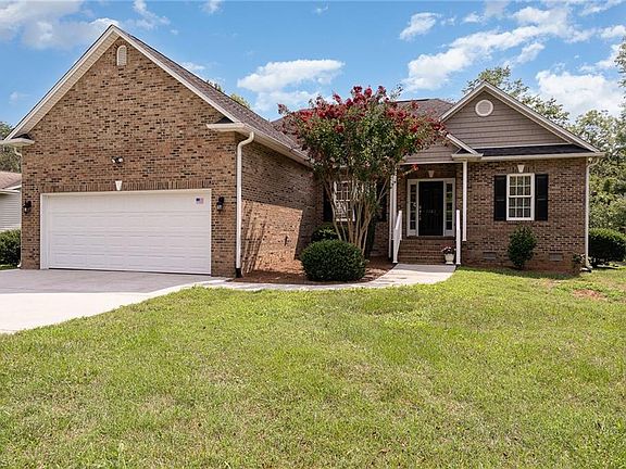 3rd image of 7403 Greenlawn Dr