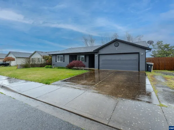835 Arrow Leaf Ave, Harrisburg, OR 97446
