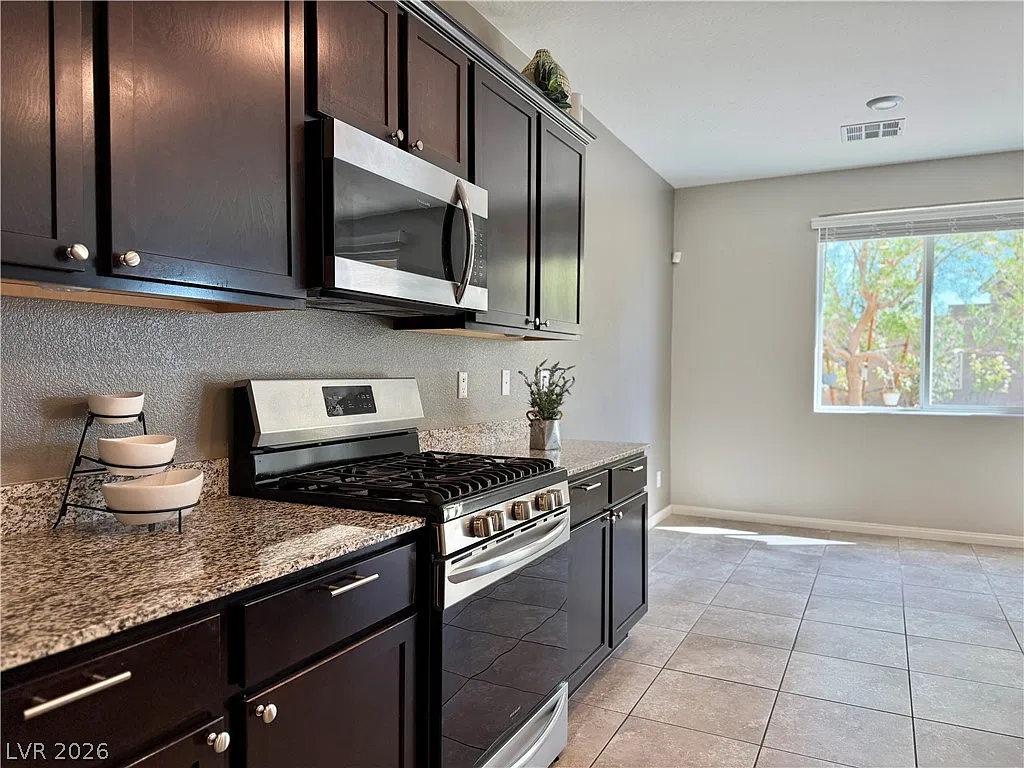 4 bed, 2.5 bath, 2380 sqft, $2,400 — Photo 3