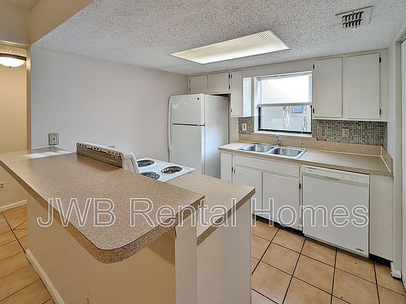 3rd image of 5602 Pinebay Cir S