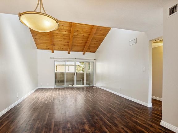4th image of 20134 Leadwell St Unit 373