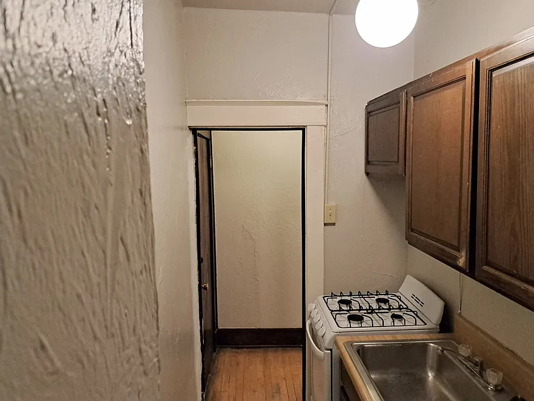 225 Place Apartments — Photo 41