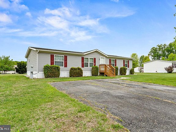 3rd image of 2 Grace Ann Dr