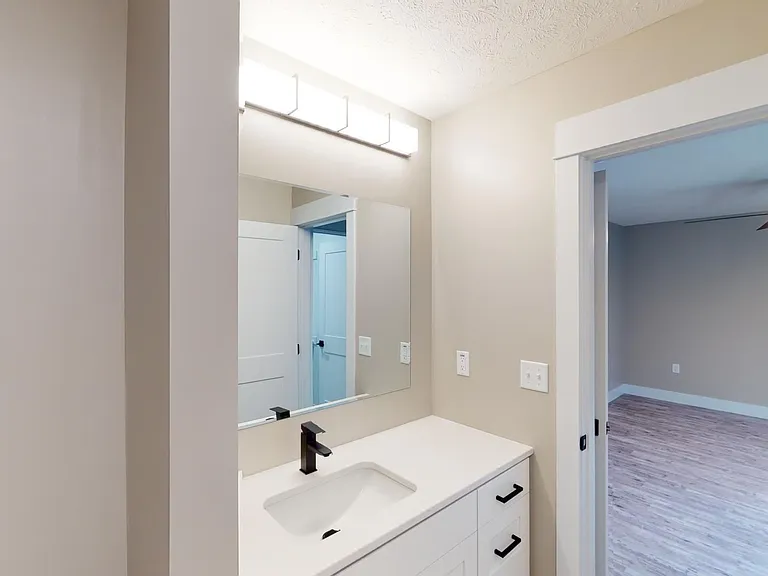 E30 Townhouses E — Photo 22
