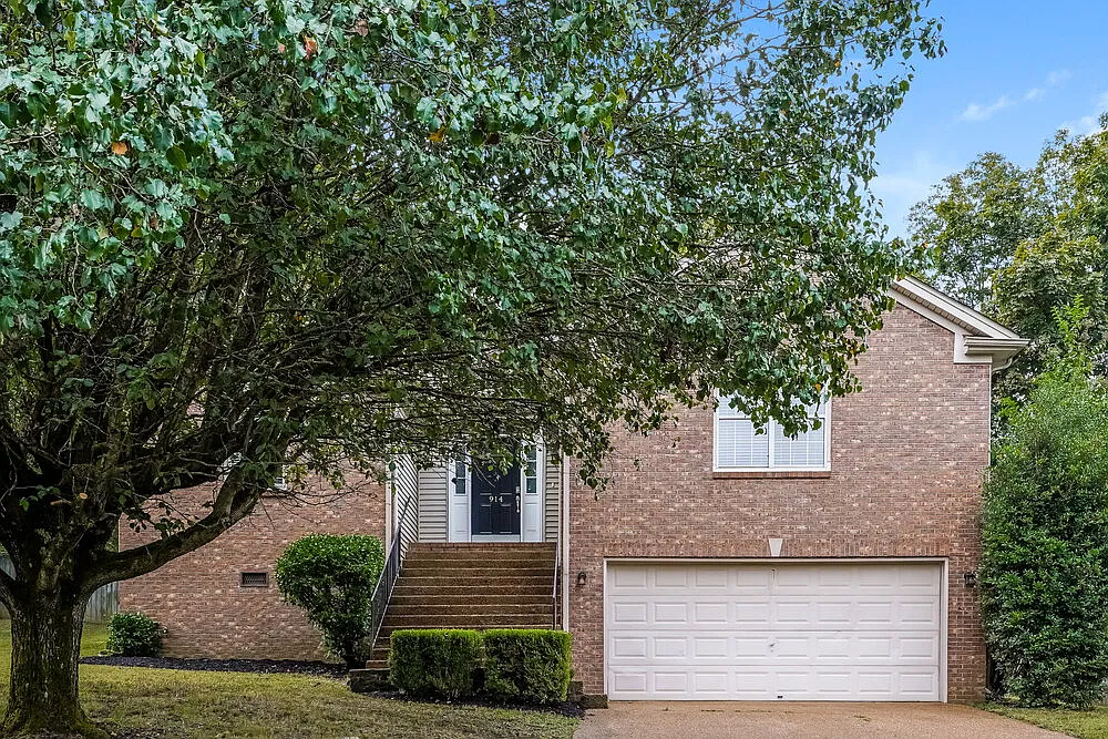 4 bed, 2.0 bath, 1891 sqft, $2,505 — Photo 1