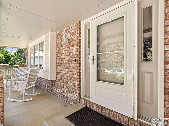 3rd image of 1037 Hinsdale Dr