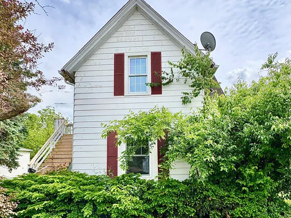 215 E 7th St #1, Mishawaka, IN 46544