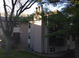 5721 W Ridgecrest Dr APT 201, Peoria, IL 61615