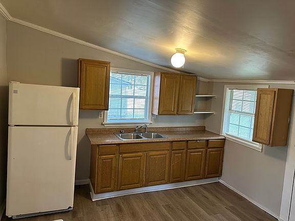 4th image of 603 W Hazel St