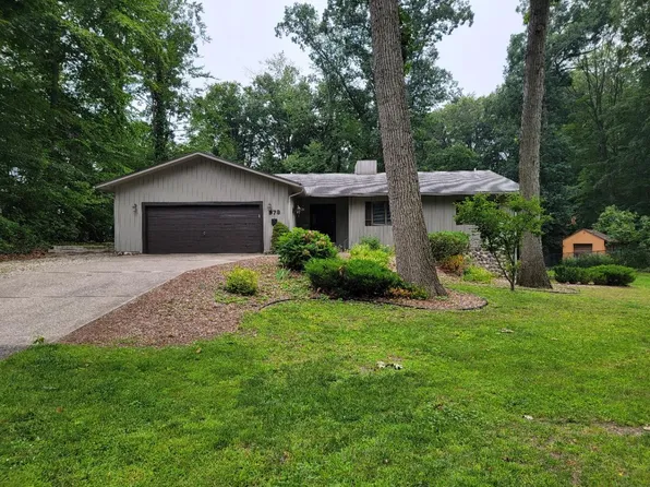 978 Sycamore Dr, Holland, MI 49424