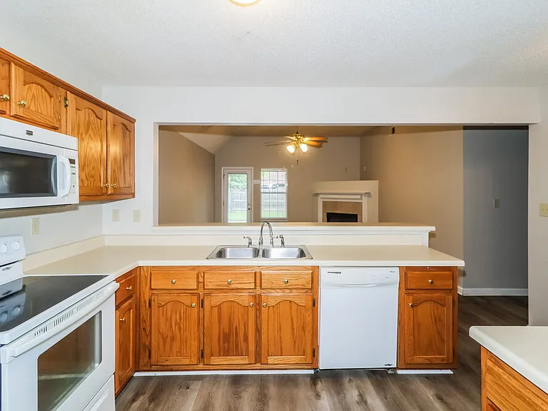 5892 Alexandria Ln — Photo 8