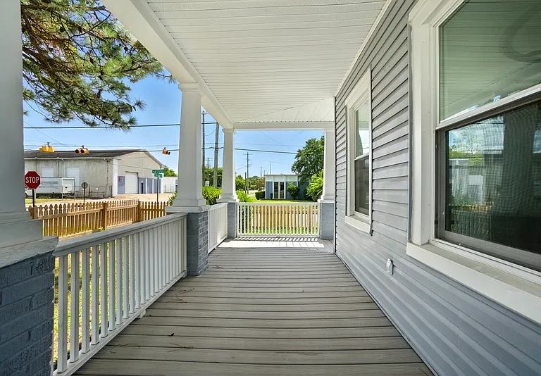 656 Florida Ave — Photo 6
