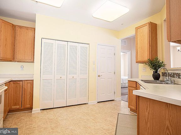 5th image of 118 Nichols St