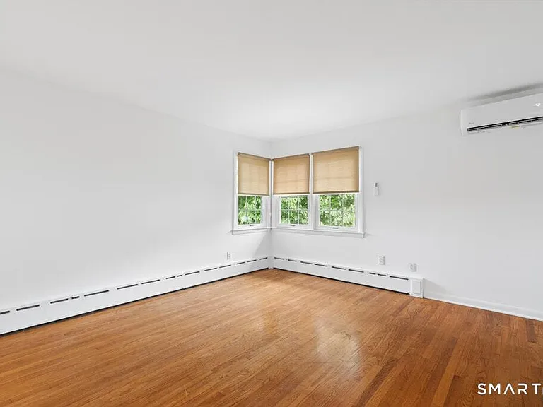 34 Davenport Dr — Photo 11