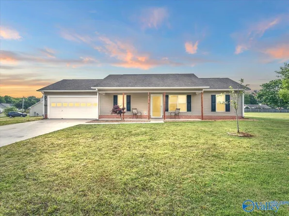 323 Earnhardt Dr, New Market, AL 35761