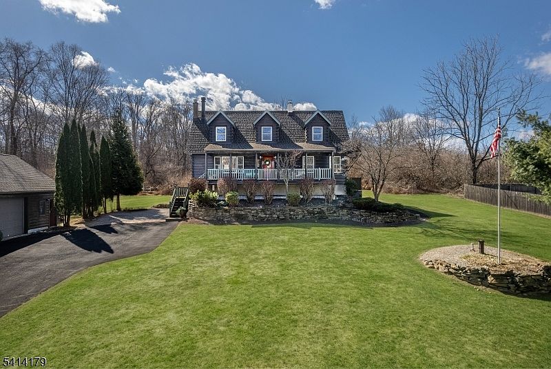 1st image of 8 Huntsville Rd