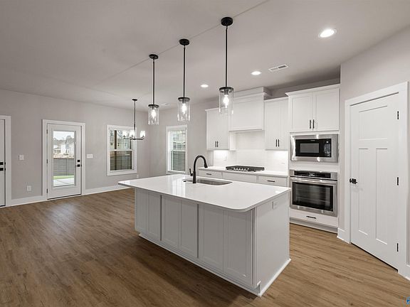 4th image of 2121 Kanteen St
