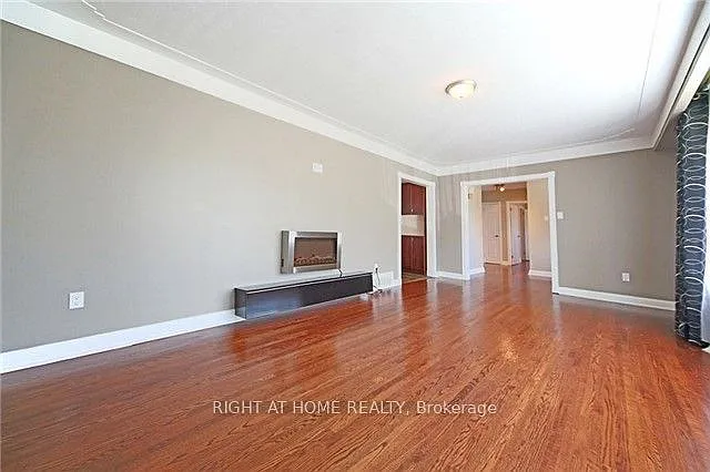 580 Taplow Cres — Photo 2