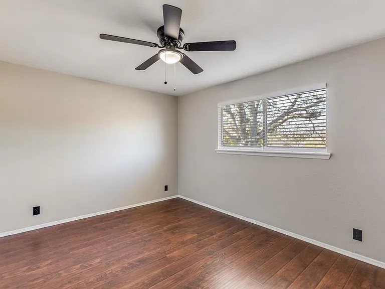 12901 Lamplight Village Ave — Photo 17