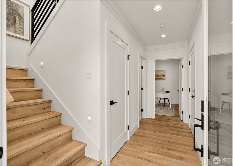 3rd image of 9251 Palatine Avenue N