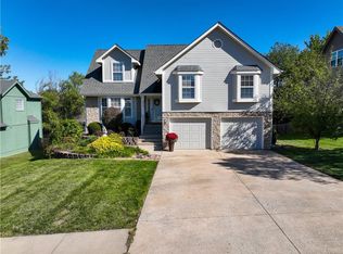 5313 NE Sunshine Dr, Lees Summit, MO 64064