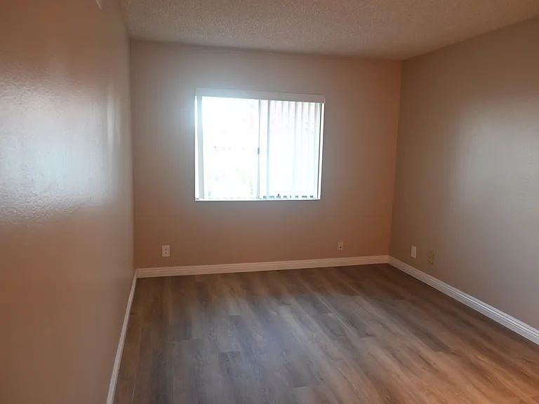 920 W Adams Ave — Photo 26