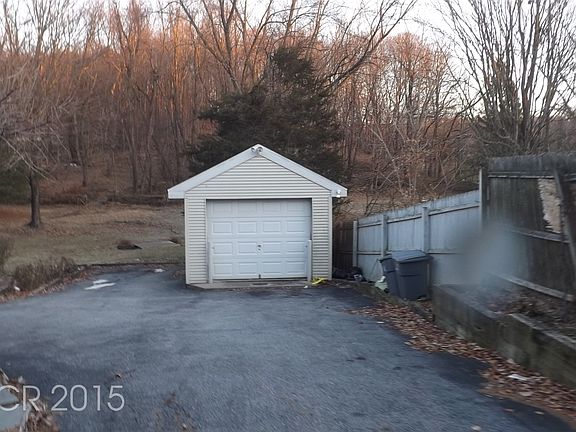 4th image of 66 Vernon Ave