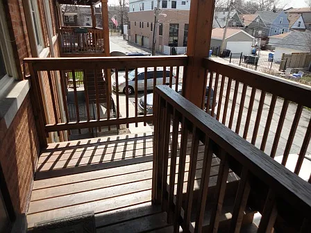 2115-2123 W Farragut Ave Apartments — Photo 11