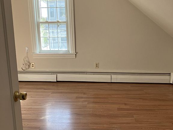5th image of 82 Appleton Ave