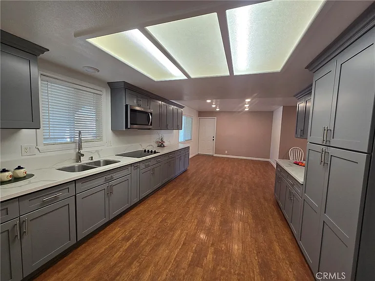 7215 Lyons Ave — Photo 9