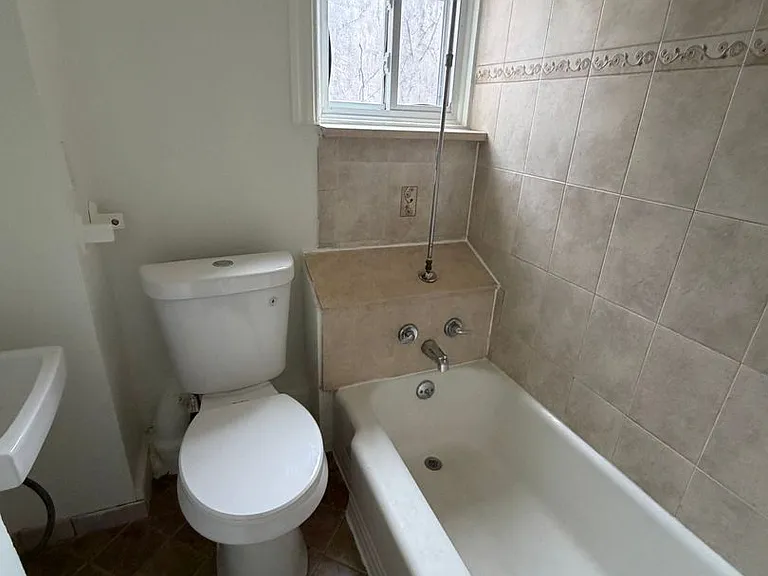 420 Valley Rd — Photo 13