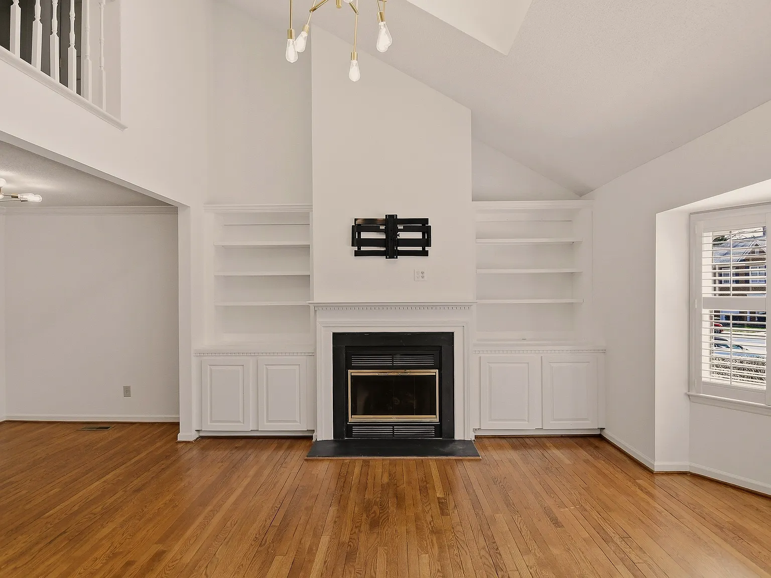 4 bed, 2500 sqft, $2,377 — Photo 4