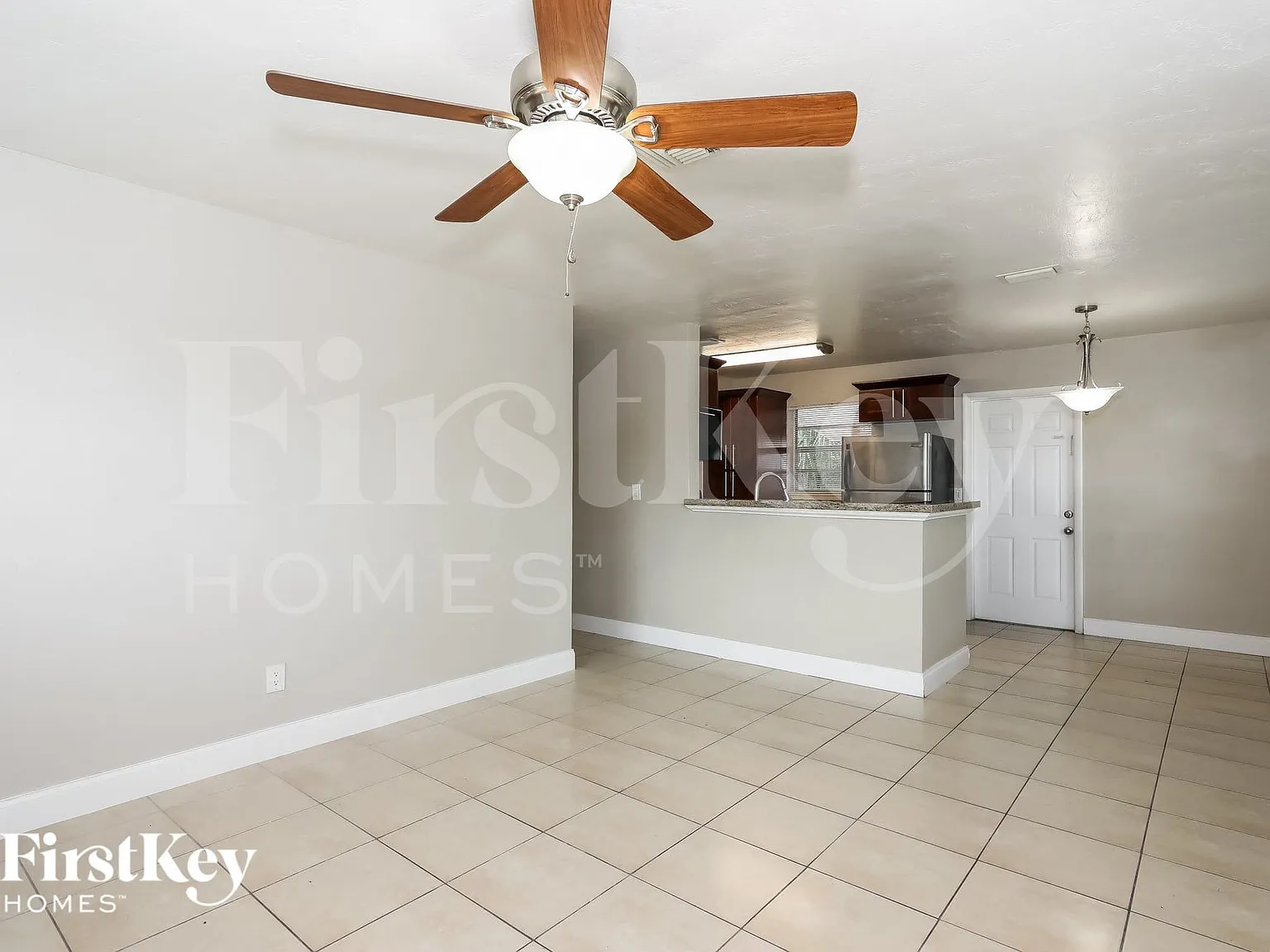 3 bed, 2.0 bath, 1004 sqft, $2,425 — Photo 2
