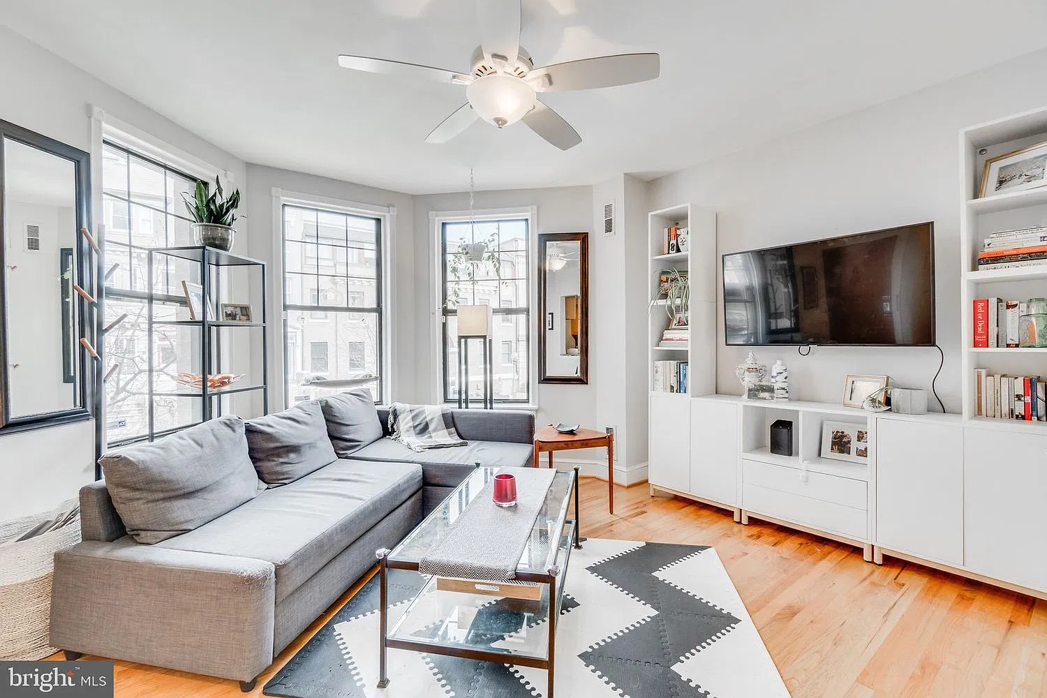 2 bed, 900 sqft, $3,700 — Photo 1
