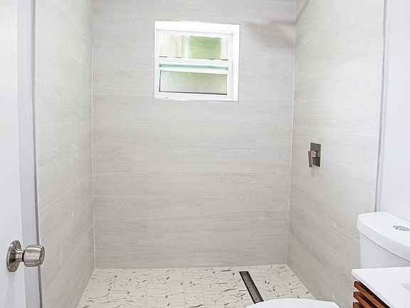 4th image of 2424 NW 7th Ct #1