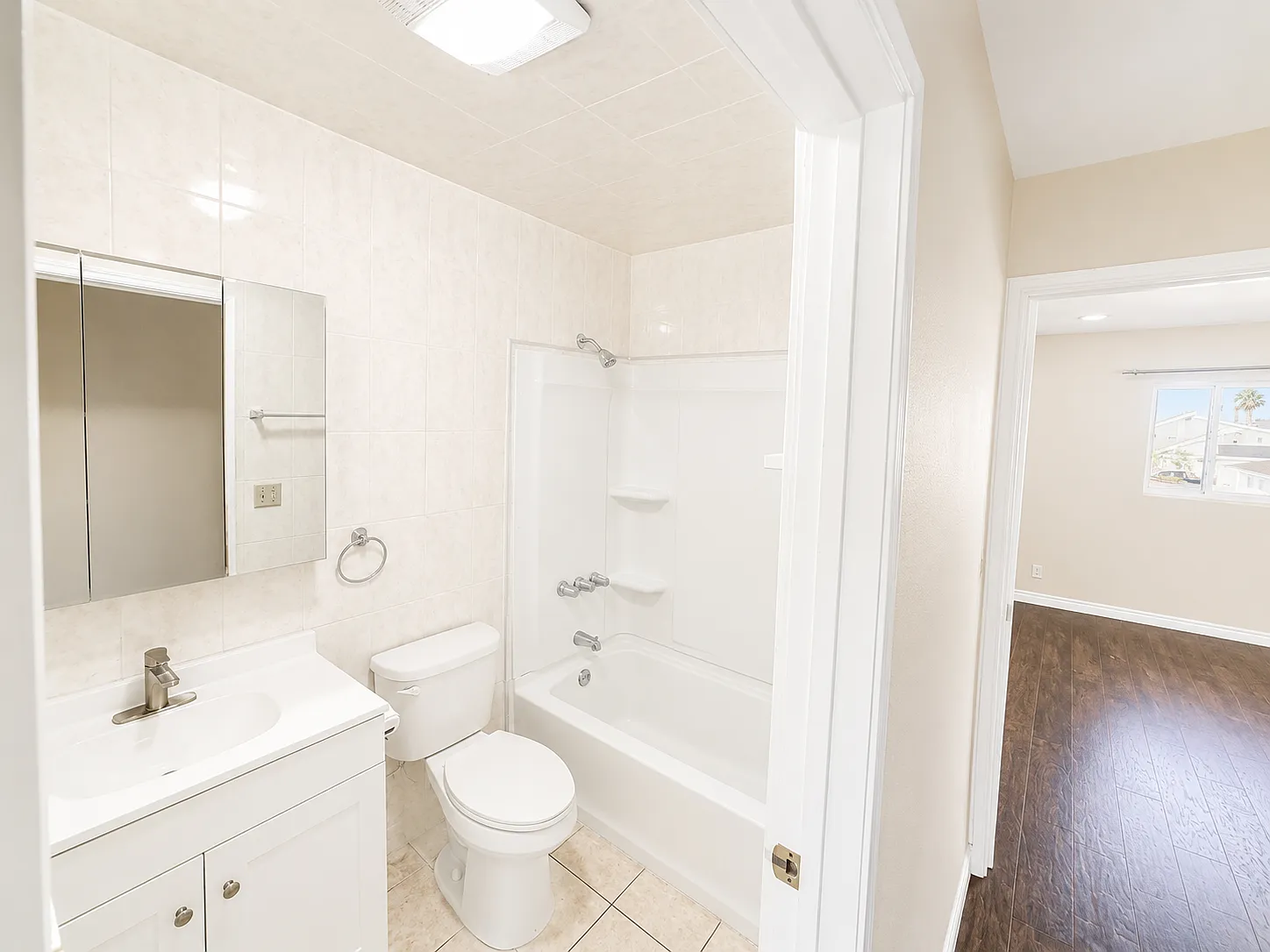 2 bed, 900 sqft, $2,500 — Photo 3